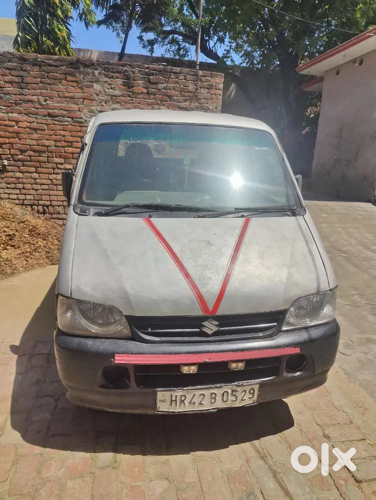 Ecco गाड़ी है 2010 मॉडल,, गाड़ी चालू कंडीशन में है,, एलपीजी चालू है,