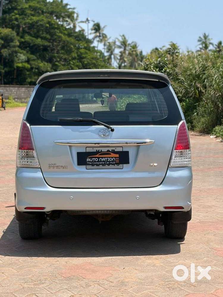 Toyota Innova 2.5 V Diesel 8-seater, 2009, Diesel