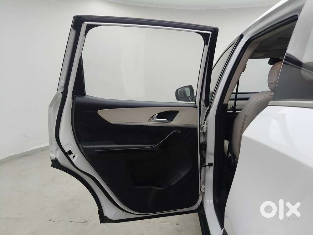 Mahindra Xuv700 2.0 Ax 7 Petrol At Luxury Pack Str, 2023, Petrol