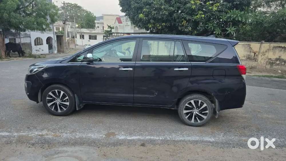 Innova Crysta Captain Seat 2.4 Z (at)