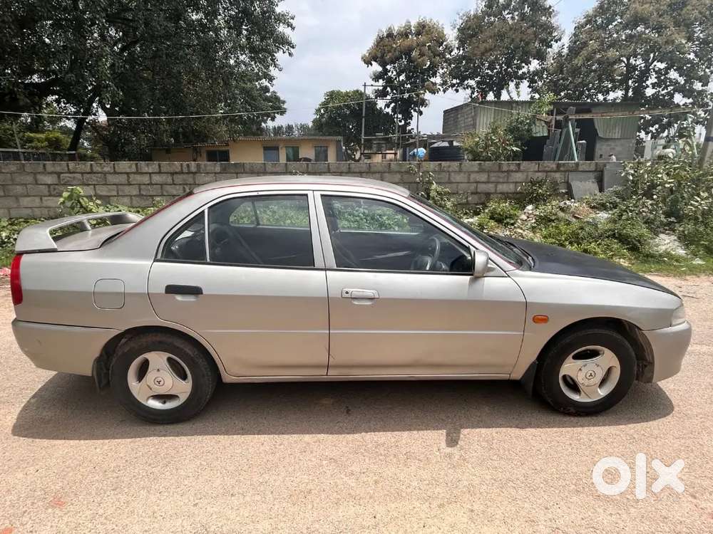 Mitsubishi Lancer 1.5 LX 2001