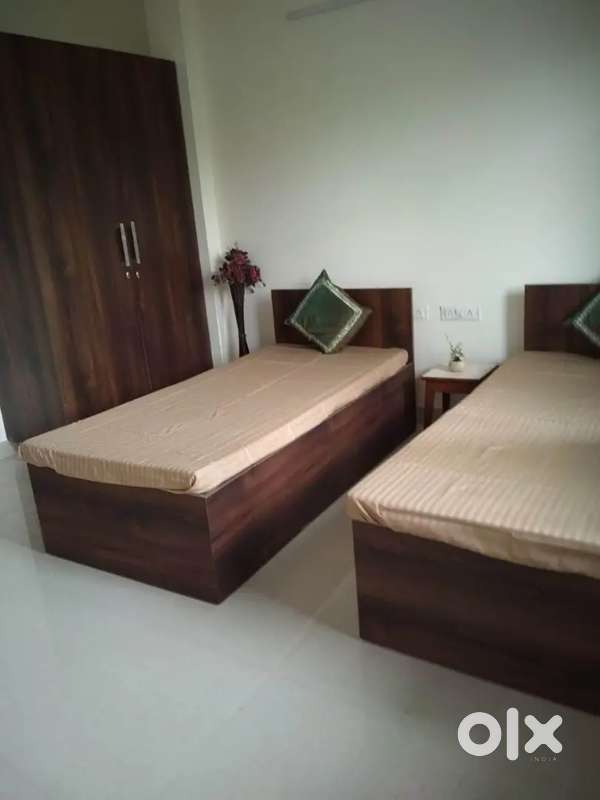 NO BROKERAGE! Neat & Clean Boys PGs with meals & amenities in Noida!