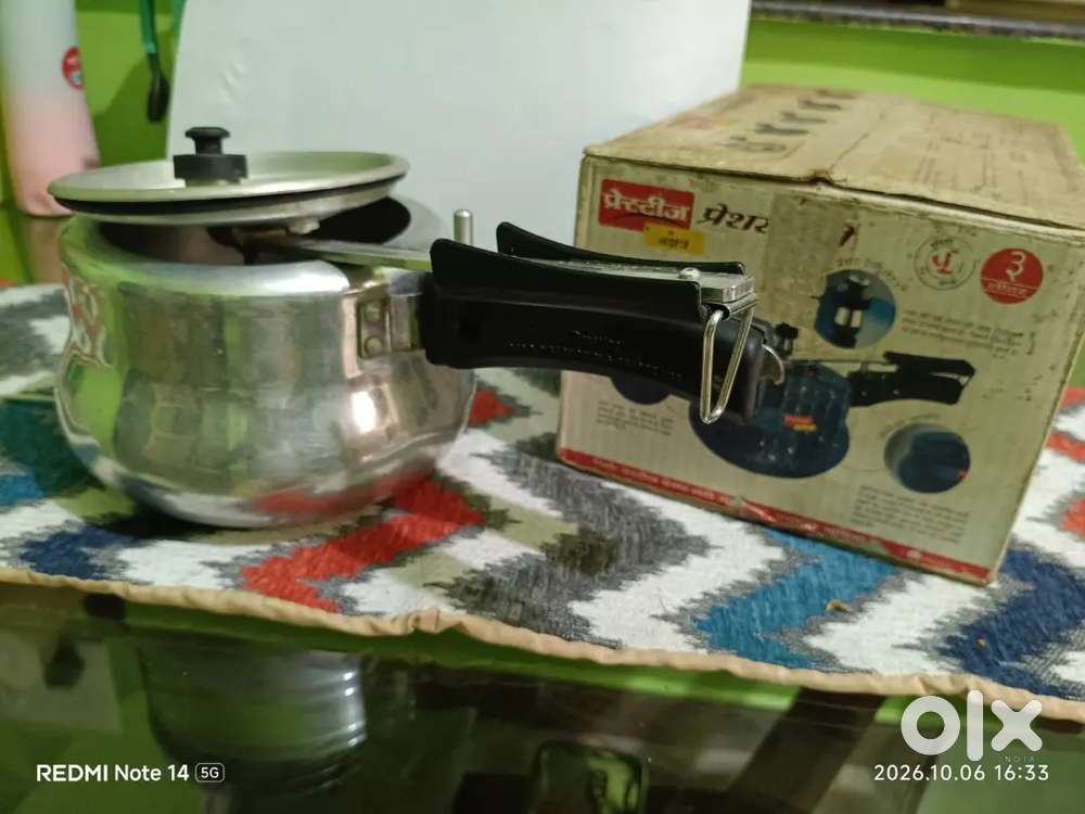 Assorted Household Articles (3 items)