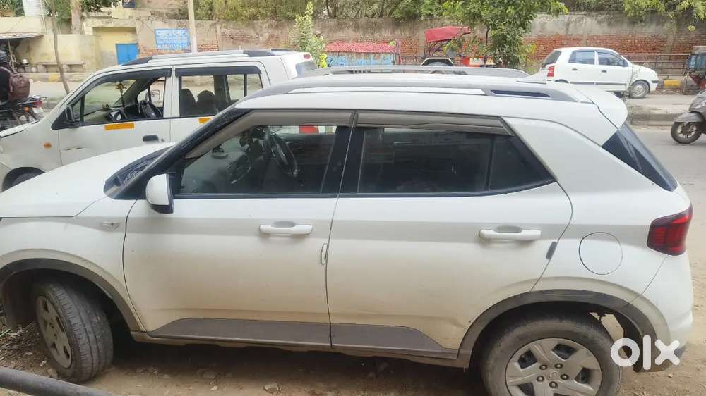 Hyundai Venue 2021 Petrol 116000 Km Driven