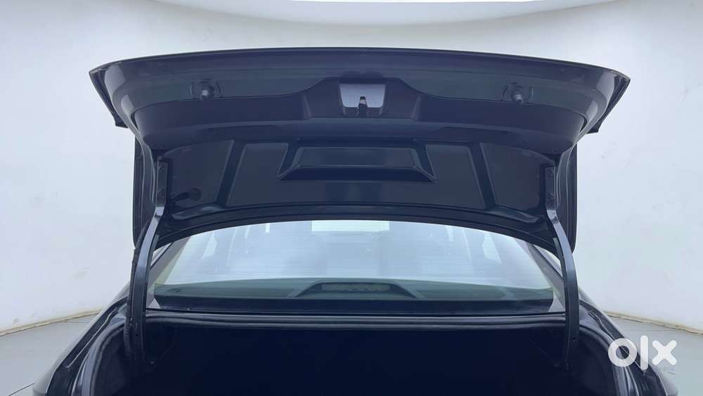 Skoda Slavia Style 1.0l Tsi At, 2023, Petrol