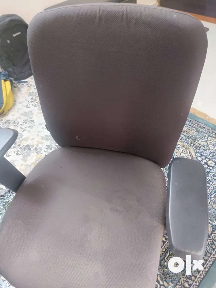 Office chair best sale second hand olx