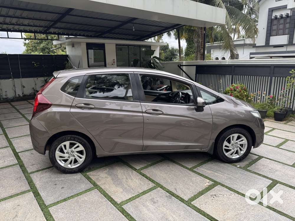 Honda Jazz V Automatic, 2016, Petrol