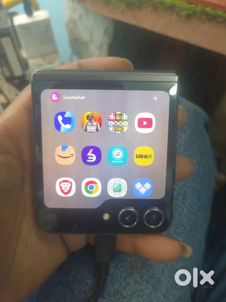 Samsung z filip 5 main display nahi h baki phone calu h