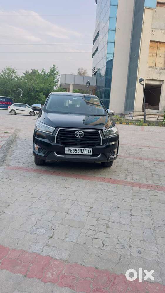 Toyota Innova Crysta 2.4 G Mt, 2023, Diesel