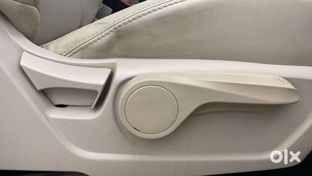 Mahindra Xuv300 1.2 W8 (o) Amt Petrol, 2021, Petrol