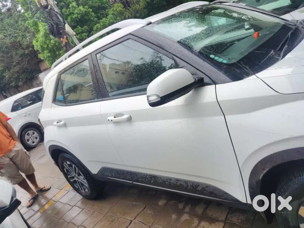 Hyundai Venue 1st Owner 2022 New Shape White Colour