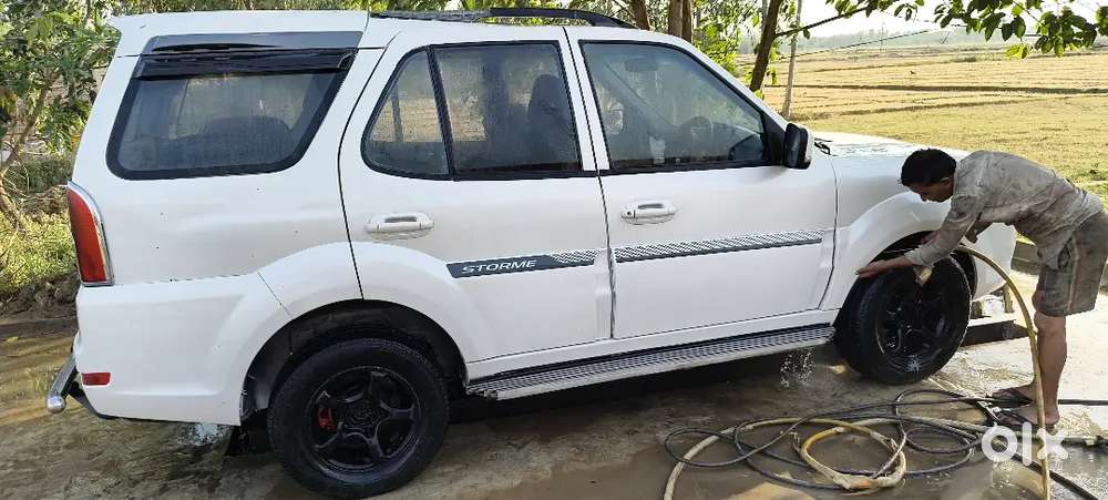 Tata Safari Storme 2014