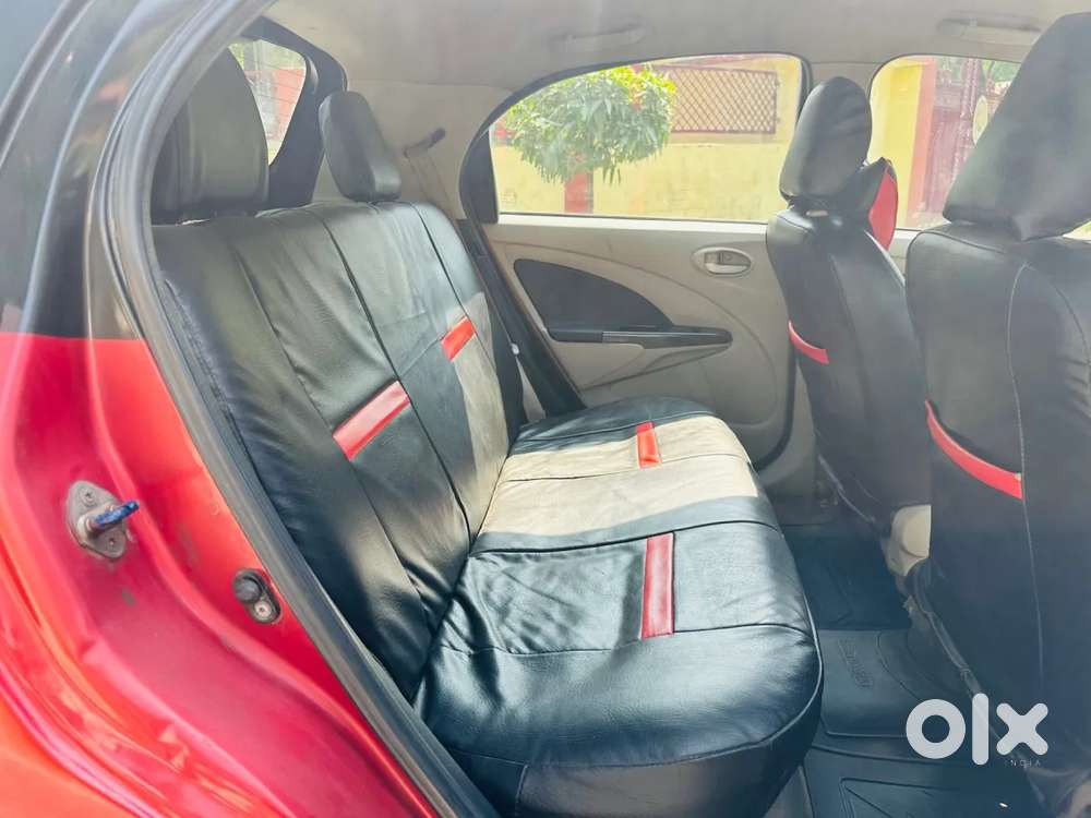 Toyota Etios Liva V Dual Tone, 2016, Petrol