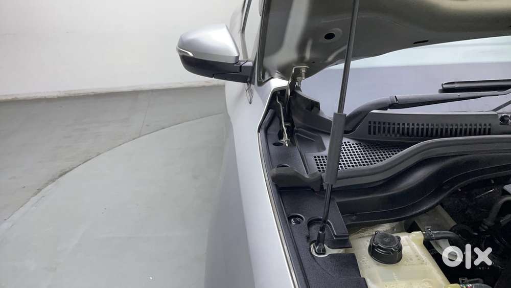 Mahindra Xuv700 2.0 Ax 7 Petrol At Str, 2021, Petrol