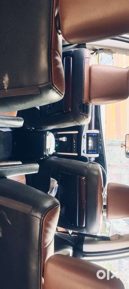 Toyota Innova Crysta 2.8 Zx At 7 Seater, 2017