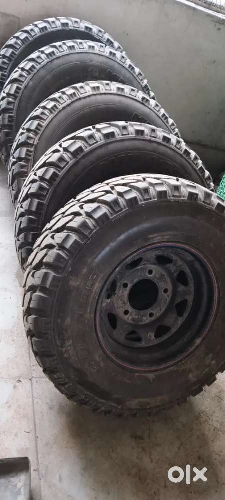 Mahindra Jeep With 5 Extra Tyre, Rear Two Extra Seat And Rear Roof