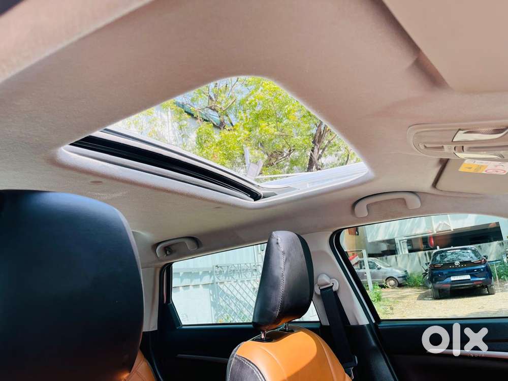 Maruti Suzuki Brezza 1.5 Zxi Smart Hybrid, 2023, Petrol