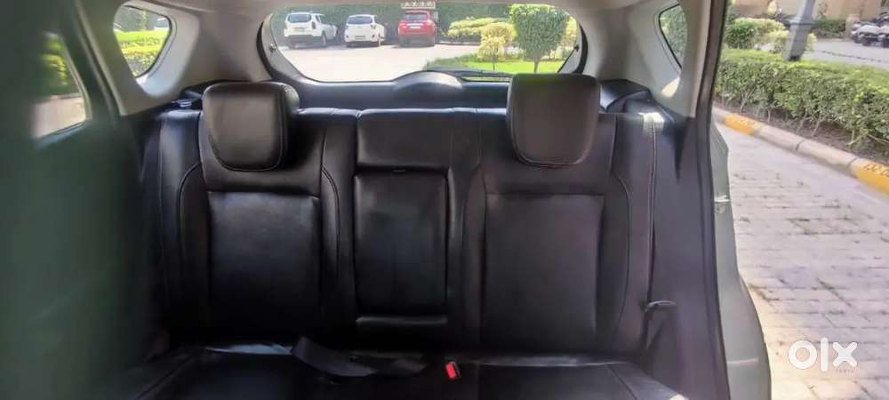 Maruti Suzuki S-cross 2016 Diesel, Top Model Cruise Control New Tyres