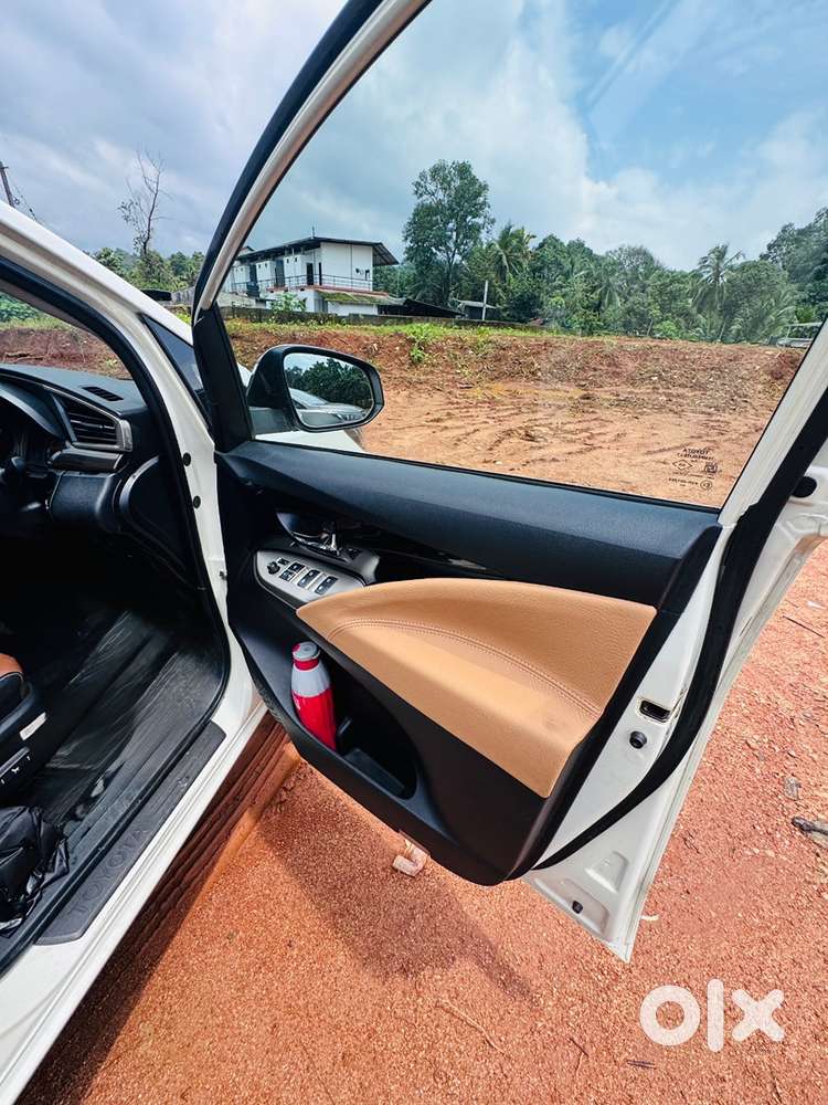 2016 Toyota Innova Crysta