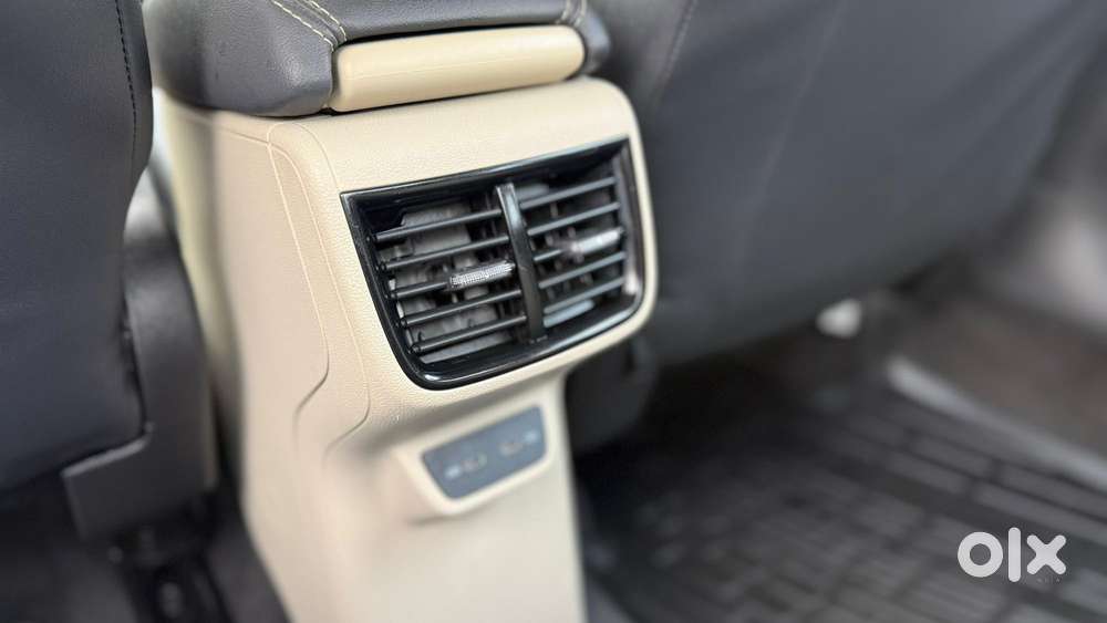 Skoda Slavia 1.0 Tsi Style At, 2023, Petrol