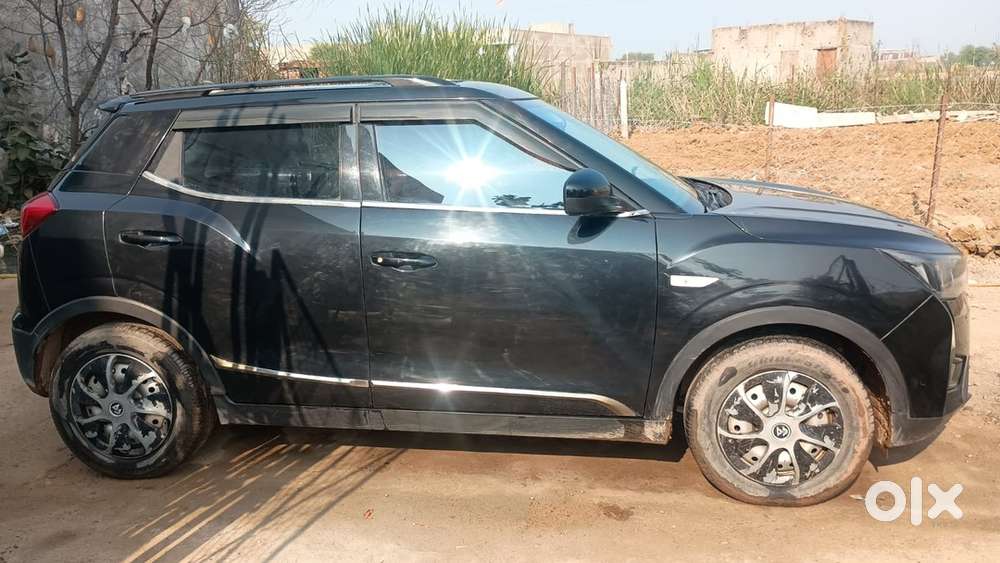 Mahindra Xuv300 2023 Petrol Well Maintained