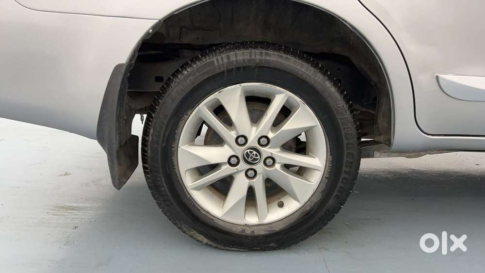 Toyota Innova Crysta [2016-2020] 2.4 Gx At 8 Str, 2016, Diesel
