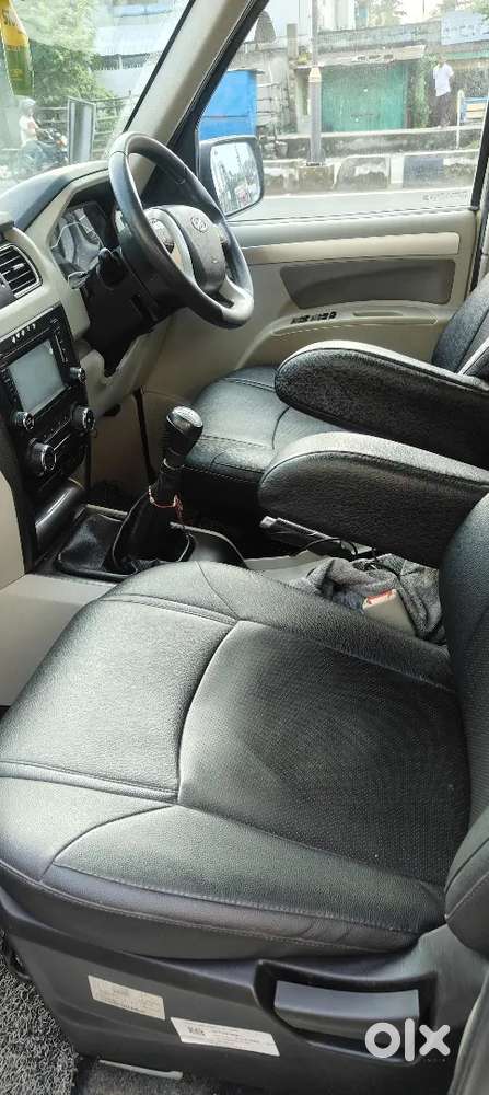 Mahindra Scorpio S10 2016