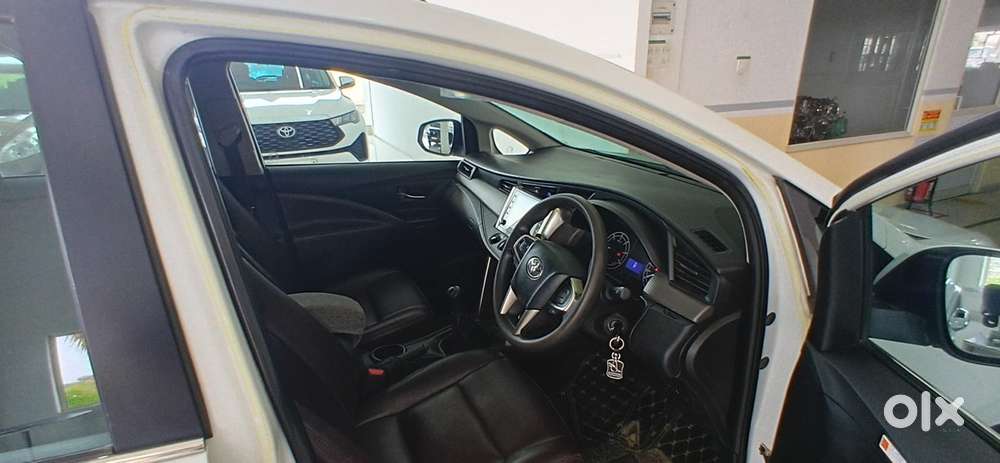 Toyota Innova Crysta 2.4 G Mt, 2023, Diesel