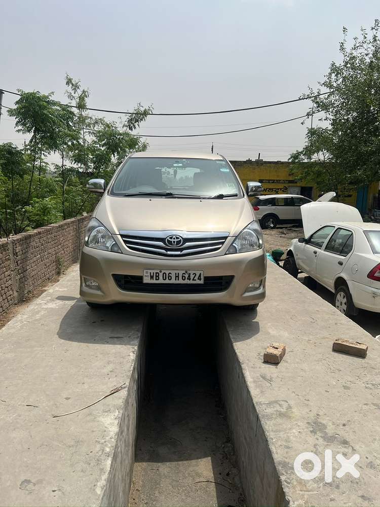 Toyota Innova 2011 Km Driven