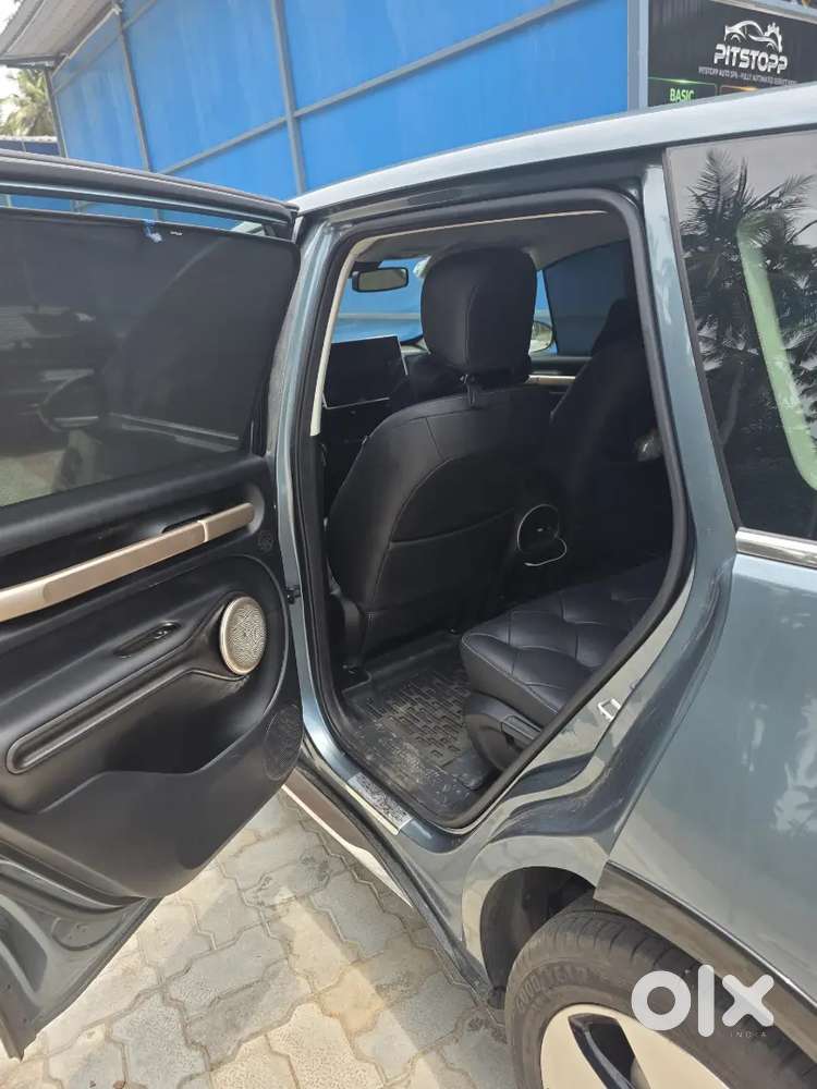 Mg Windsor Ev Essence 2025