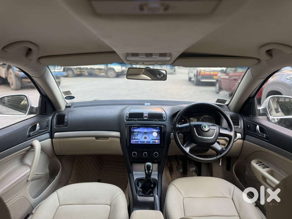 Skoda Laura 1.8 Tsi Ambiente, 2012, Petrol