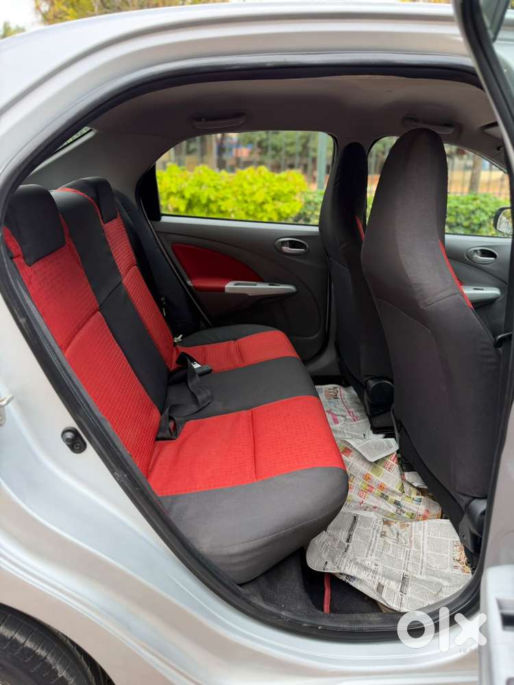 Toyota Etios V, 2011, Petrol