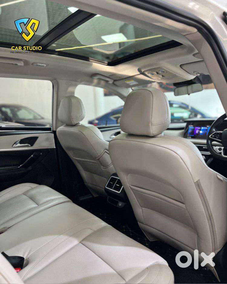 Mahindra Xuv700 Ax7l 6 Str At, 2022, Diesel