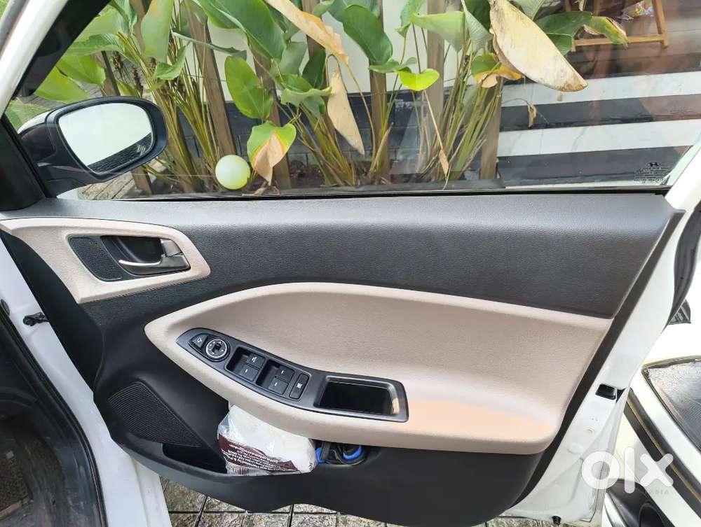 2017 Model I20 Asta Petrol (full Option)