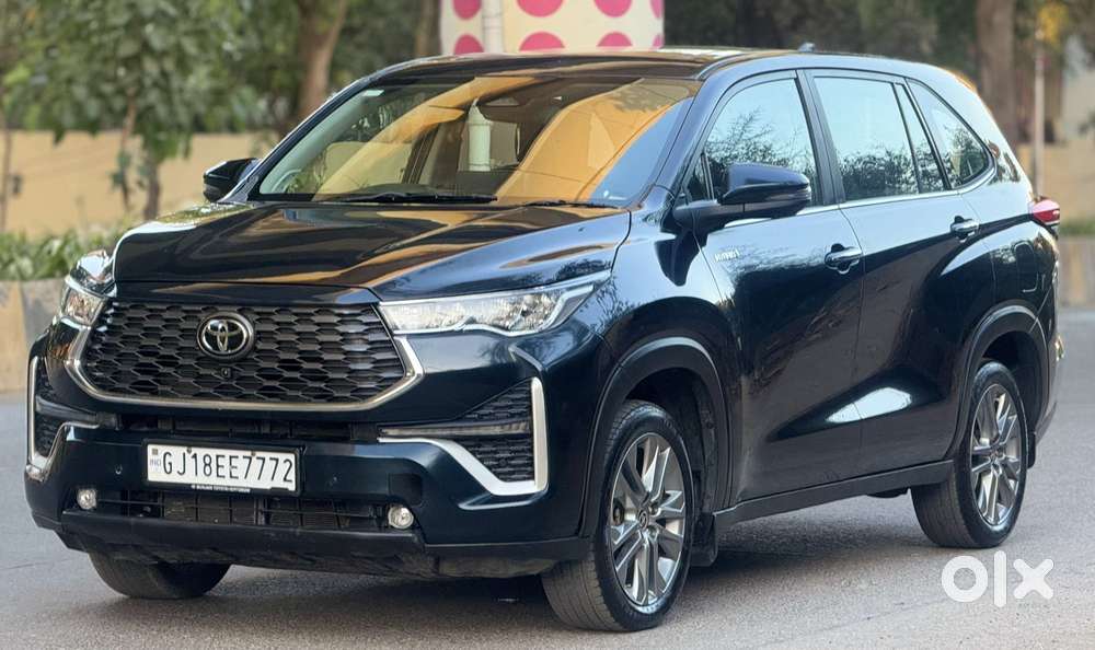 Toyota Innova Hycross 2.0 Zx (o) Hybrid 7 Str, 2025, Petrol