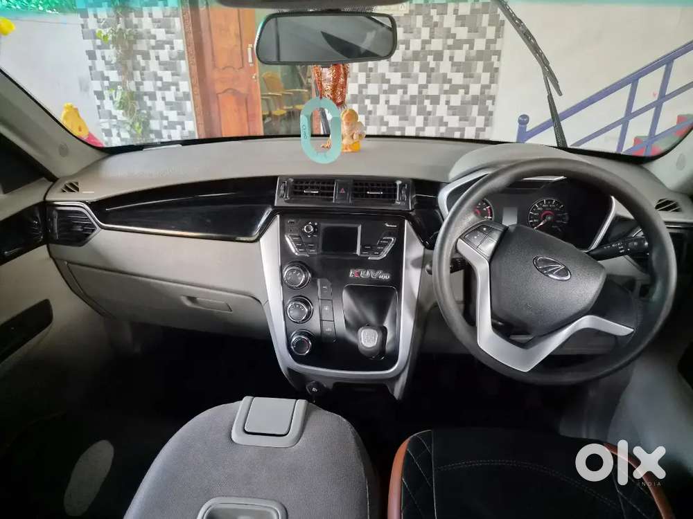 Mahindra Kuv 100