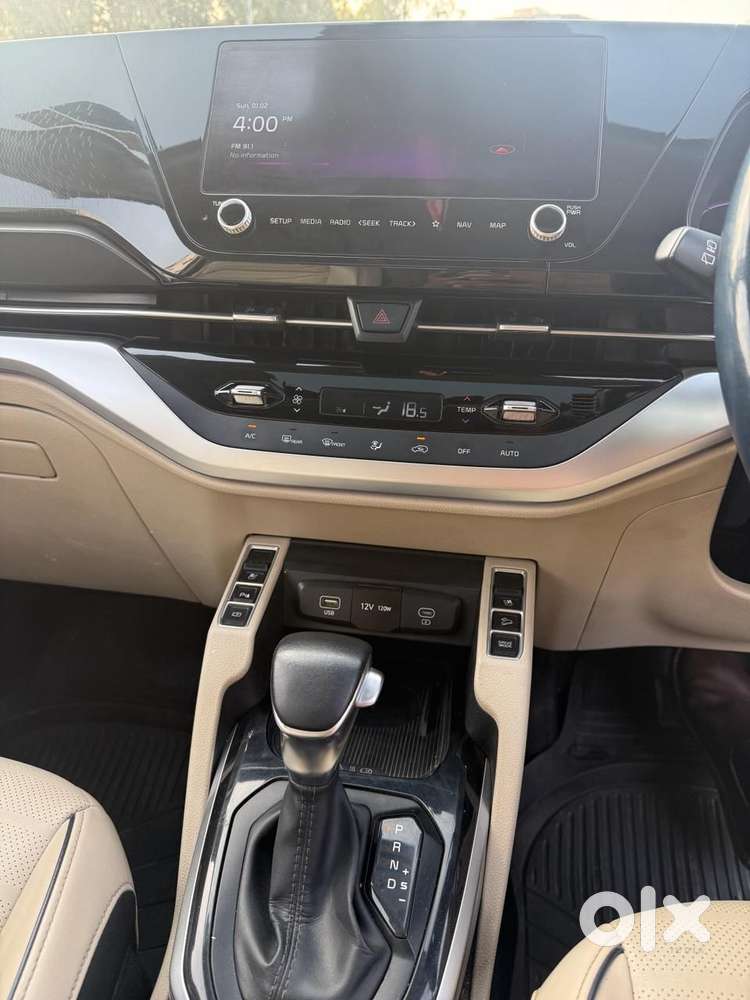 Kia Carens 1.4 Luxury Plus Dct 7 Str, 2022, Petrol