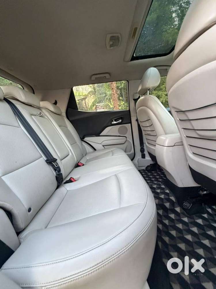 Mahindra Xuv300 W8, 2019, Petrol