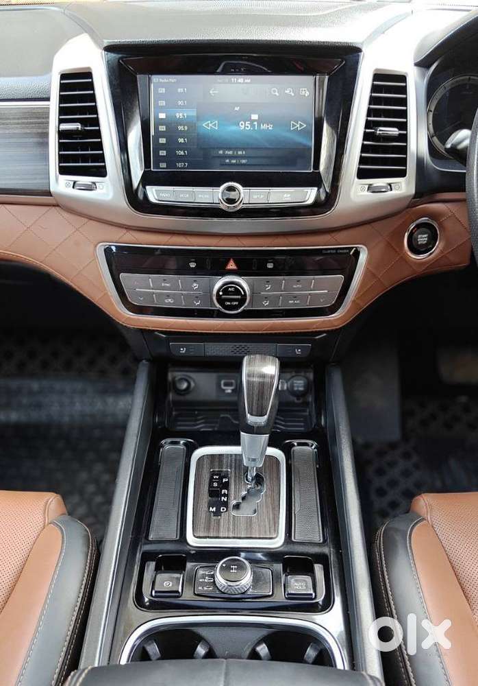 Mahindra Alturas G4 4x2 At, 2020, Petrol