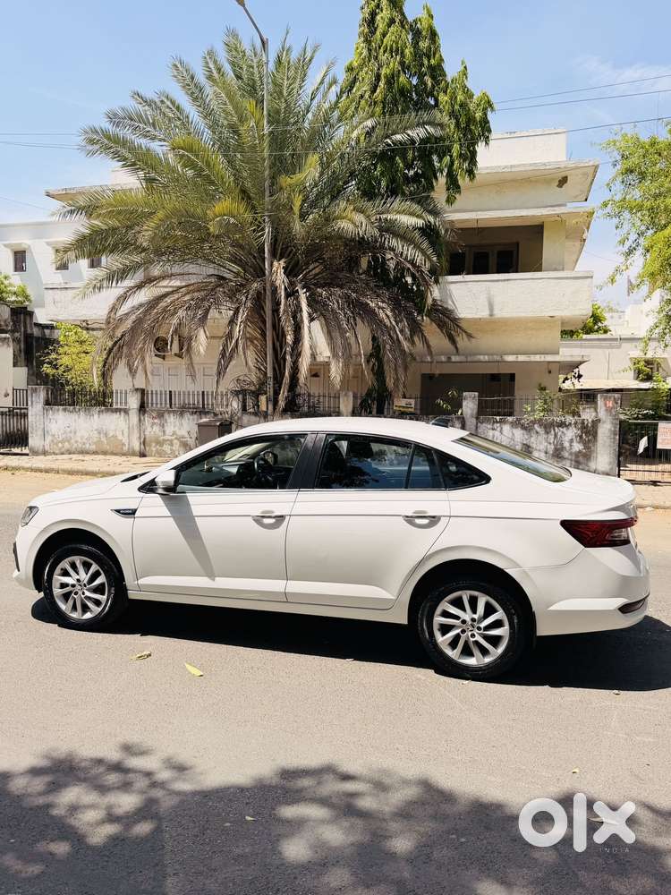 Skoda Slavia Ambition 1.0l Tsi At, 2022, Petrol