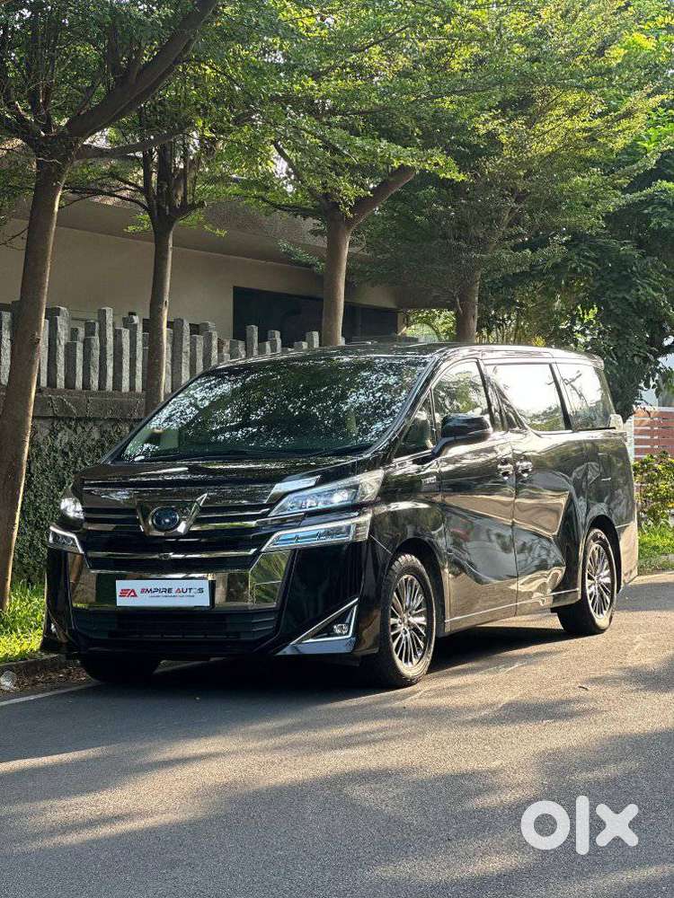Toyota Vellfire 2.5 Executive Lounge, 2023, Petrol