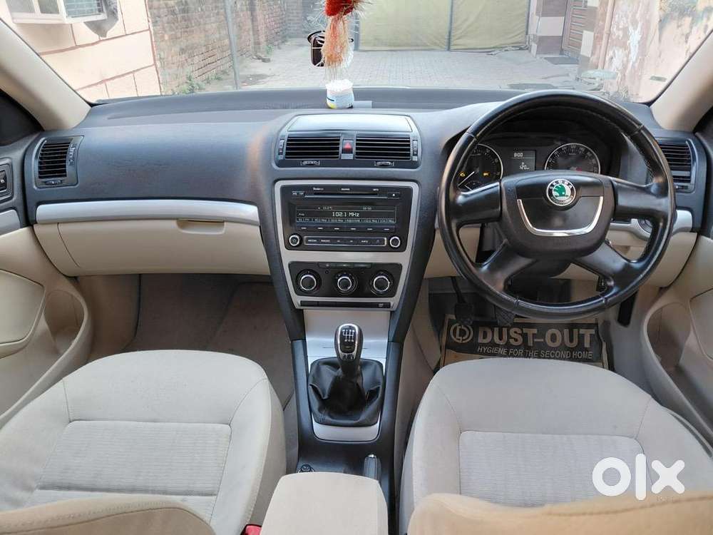 Skoda Laura 2011 Petrol Well Maintained