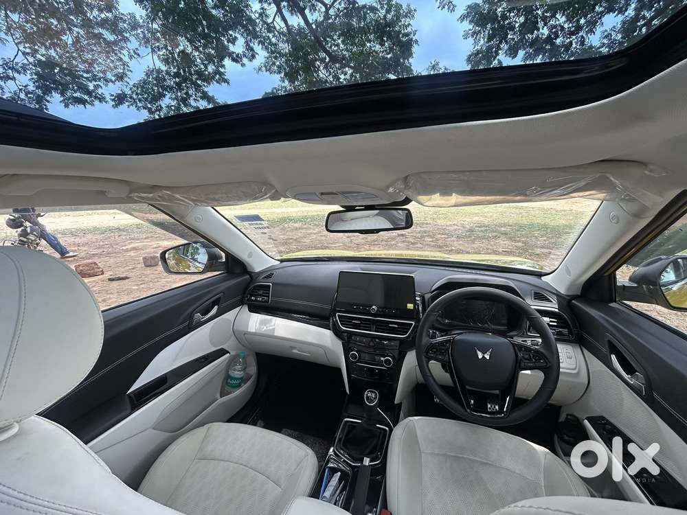 Mahindra Xuv 3xo Ax7l Petrol Mt, 2025, Petrol
