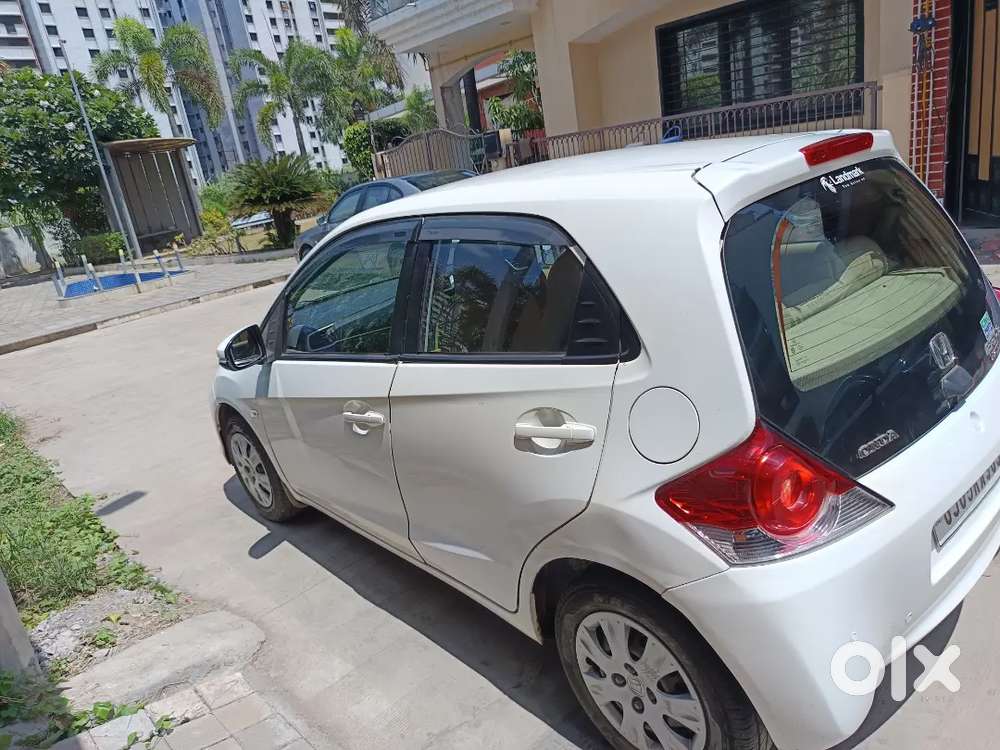 Honda Brio Vx 2017 Cng ઓરીજનલ જેન્યુઅલ કિલોમીટર નો એક્સિડન્ટ