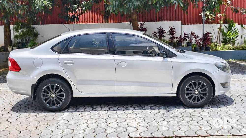 Skoda Rapid [ ] 1.5 Style Plus Tdi At, 2014, Diesel