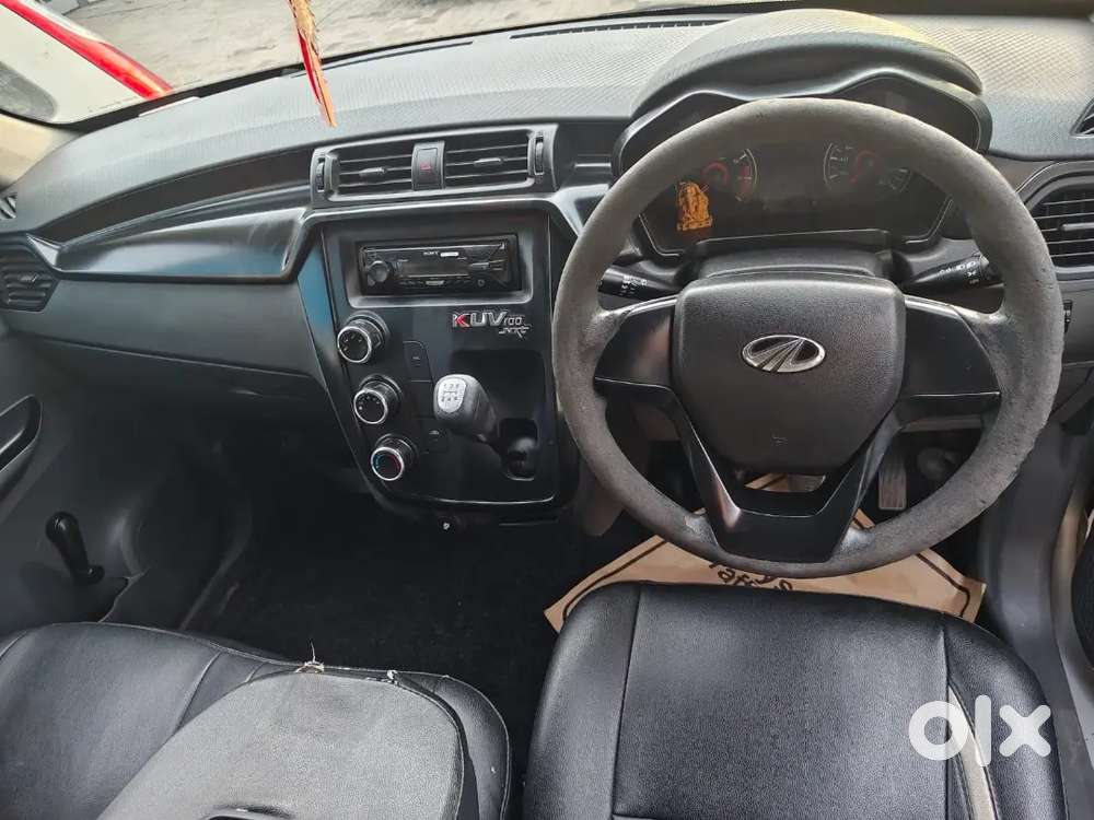 Kuv 100 Petrol Original Pent Suv Car 6 Seats
