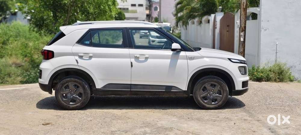 Hyundai Venue 1.2 S (o), 2024, Petrol