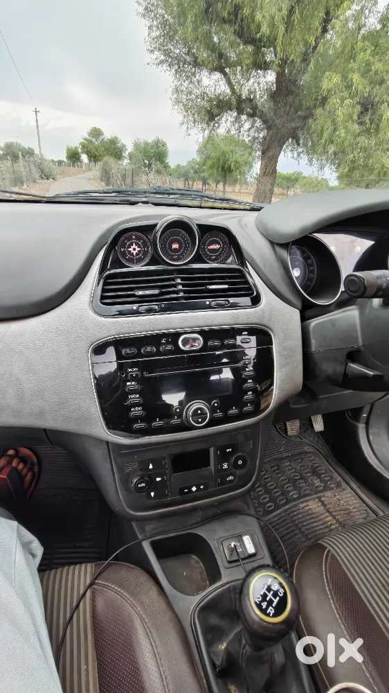 Fiat Avventura 2017 Diesel 88621 Km Driven Well Maintained 80% Tyre