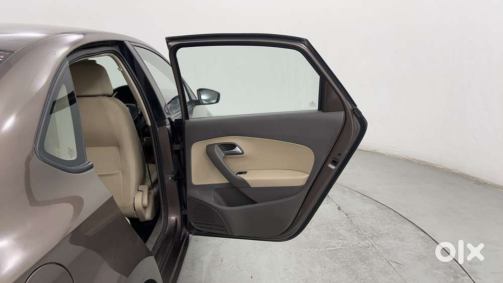 Volkswagen Vento Petrol Highline, 2016, Petrol