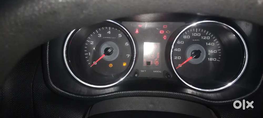 Showroom Condition Mahindra Tuv 300 2017 Amt Diesel